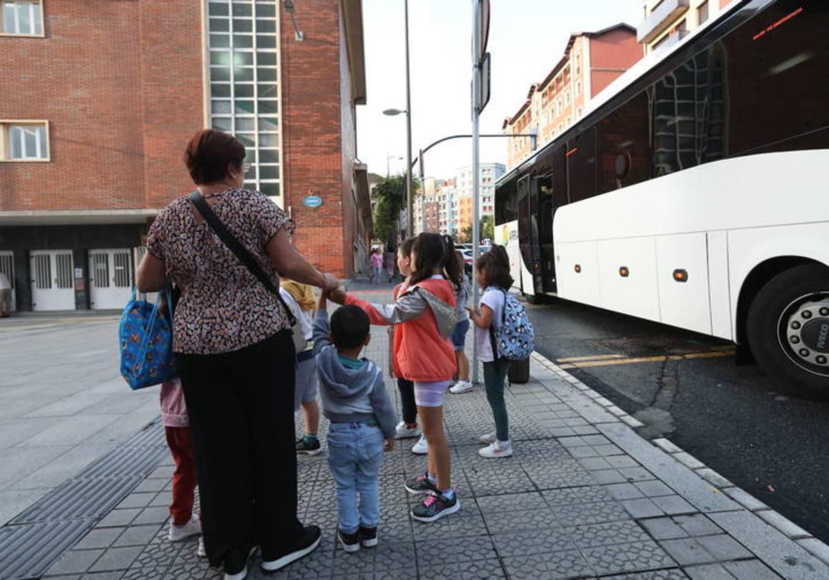 El transporte escolar recupera la normalidad este lunes en Euskadi