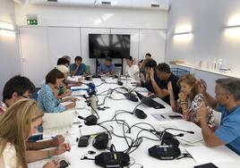 Concejales y técnicos municipales, ayer durante las votaciones en la Comisión de Hacienda que debatió las ordenanzas fiscales del próximo año.