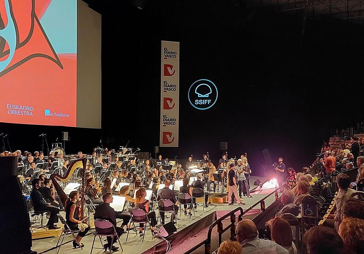 Imagen del 'Concierto & Proyección' que interpretaron Euskadiko Orkestra y la coral Andra Mari el año pasado.