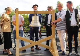 El presidente de Albaola, Xabier Agote (en el centro), en el acto de apertura del Festival de Loire.