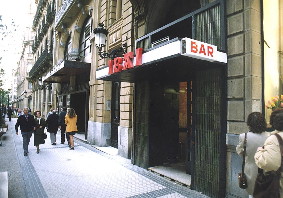 La puerta del bar Ibai de San Sebastián