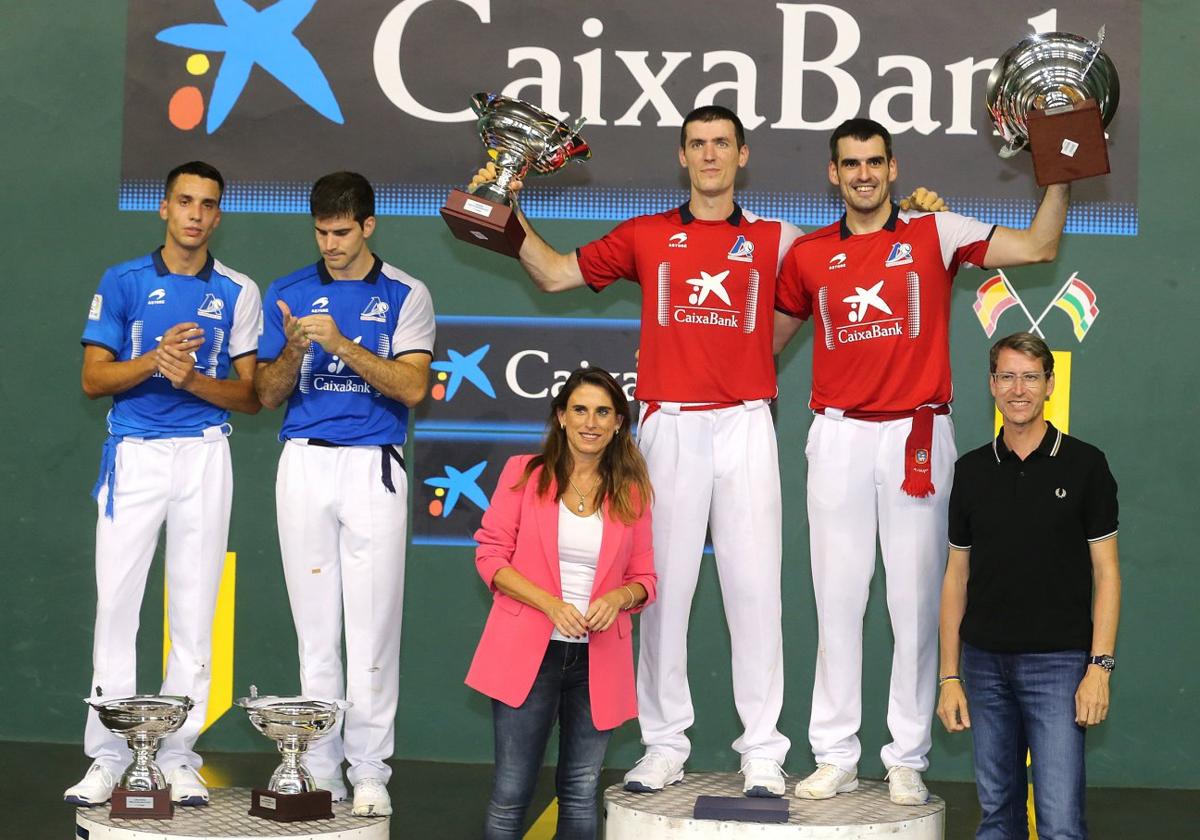 Beñat Rezusta y Joseba Ezkurdia, ganadores del Torneo San Mateo, en el podio del Adarraga.