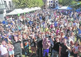 Multitudinario brindis celebrado este domingo en Foru plaza durante el transcurso de una nueva edición del Sagar Uzta.
