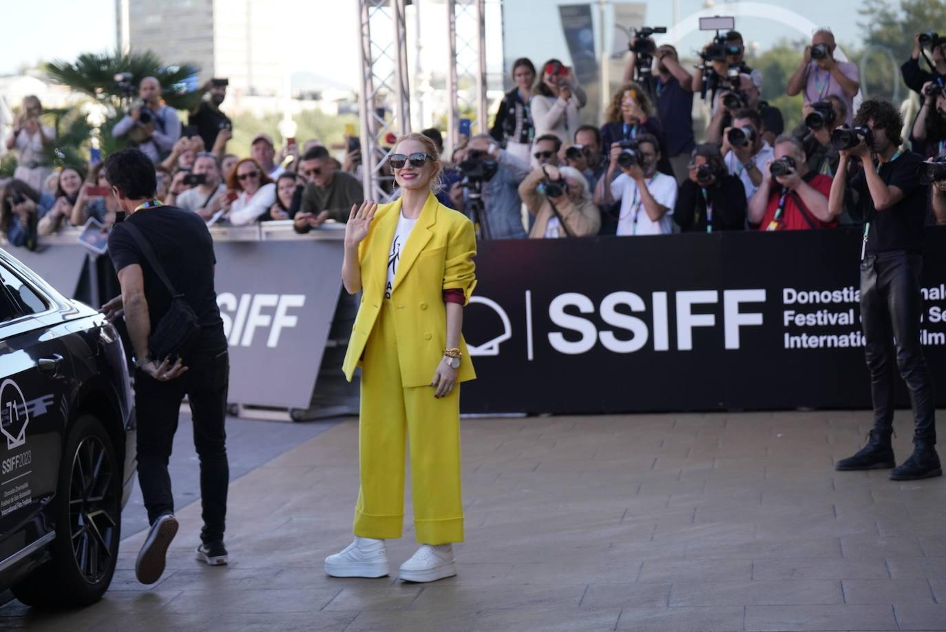 Jessica Chastain ilumina Donostia con su glamour reivindicativo