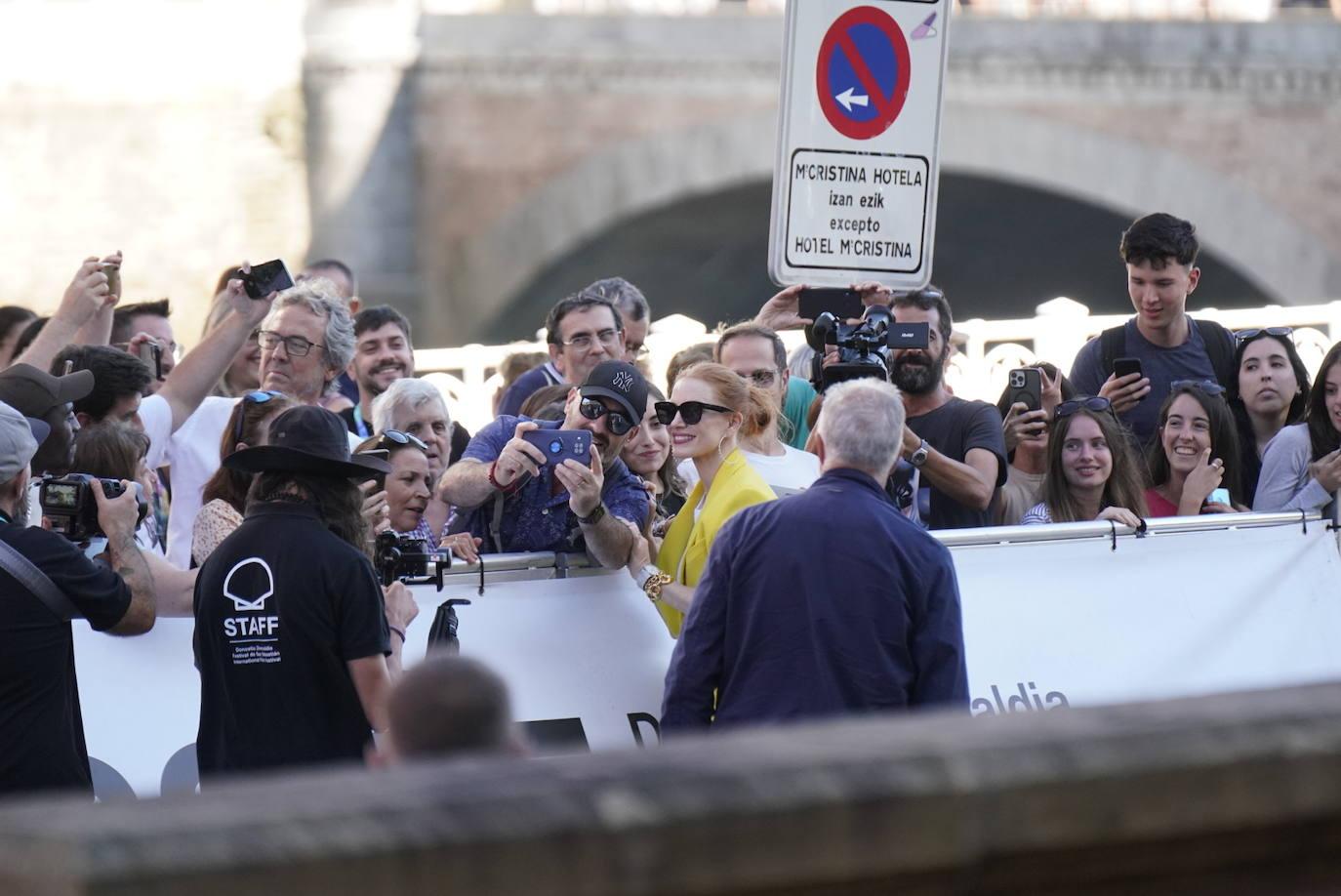 Jessica Chastain ilumina Donostia con su glamour reivindicativo