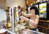 Los camareros desvelan las diferencias de precio de las cervezas en España