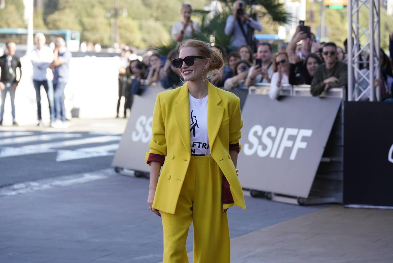 Jessica Chastain ilumina Donostia con su glamour reivindicativo