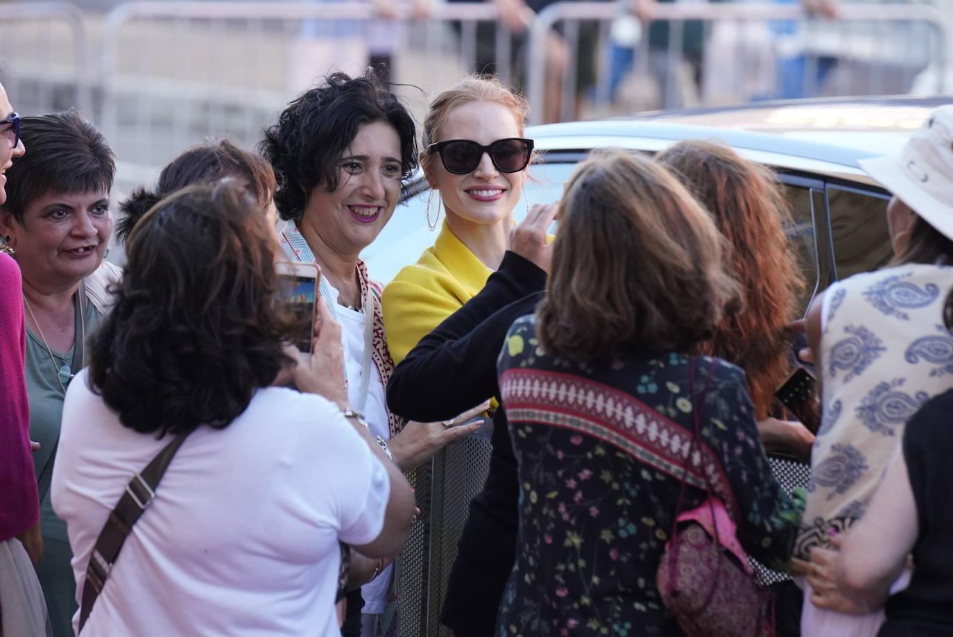 Jessica Chastain ilumina Donostia con su glamour reivindicativo