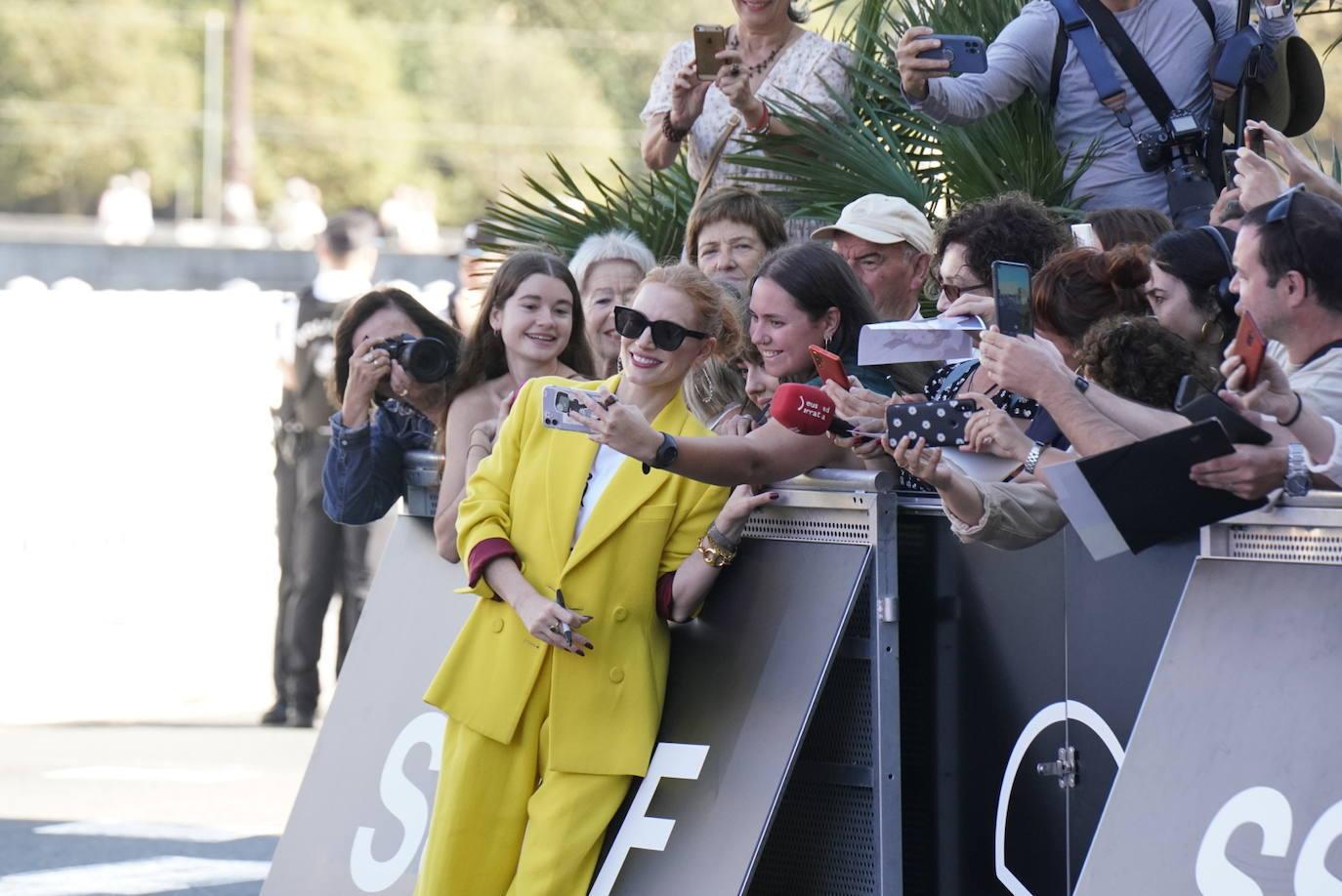 Jessica Chastain ilumina Donostia con su glamour reivindicativo