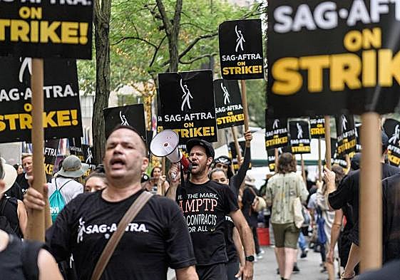 Una de las movilizaciones de los guionistas en Hollywood.