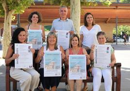 Representantes del Ayuntamiento y de la asociación de mujeres en la presentación del programa.