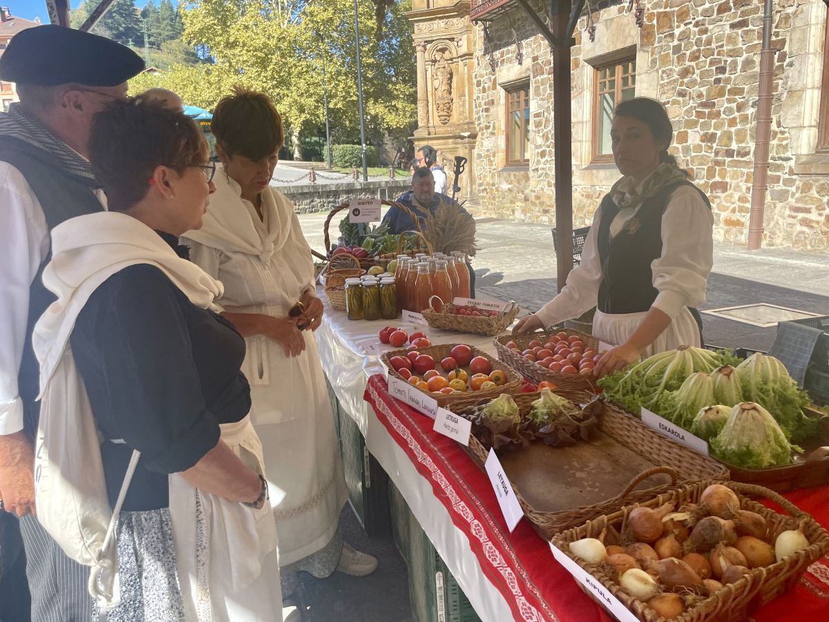 Las cuadrillas y familias viven un animado Herri Eguna