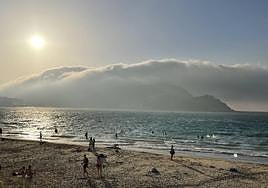La entrada de la galerna en la playa de La Concha este lunes por la tarde.