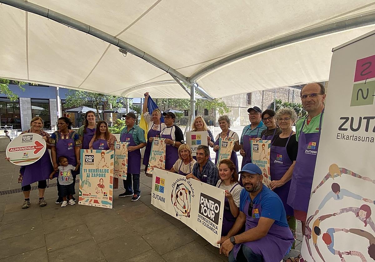Miembros de Zutani y familias que forman parte de la red en la presentación del 'tour' gastronómico de este año.