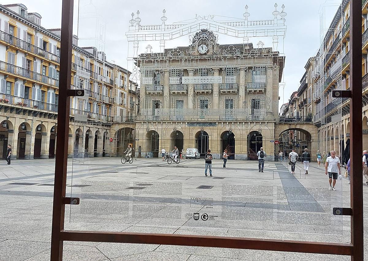 Imagen secundaria 1 - La Puerta-Torre Campanario y la plaza Nueva &#039;reviven&#039; en la Parte Vieja de Donostia