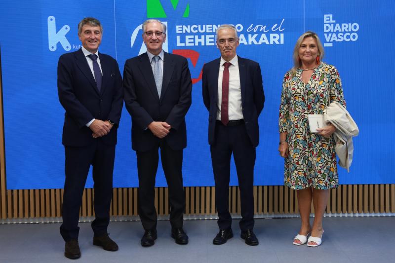 Jon Ander de las Fuentes (Guuk/Euskaltel), Iván Martén (Orkestra), Julián Florez (Vicomtech) y Paloma Enríquez (Cebanc).