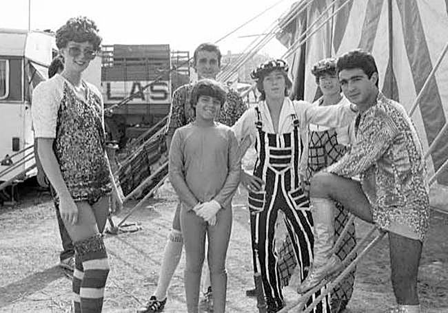 Varios miembros del Circo de los Hermanos Tonetti, en Donostia en 1981.