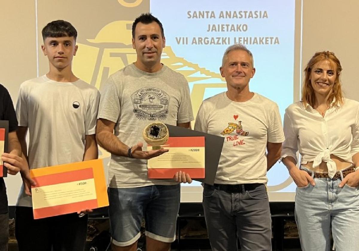 Ganadores y organizadores, en la entrega de premios celebrada el viernes, en el Portalón del Ayuntamiento.