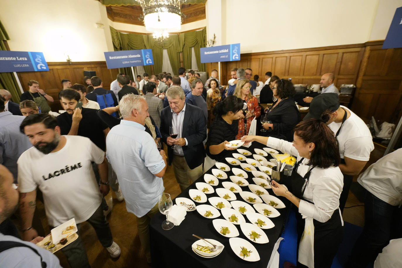 Homenaje a la familia Arbelaitz en el banquete de Miramar