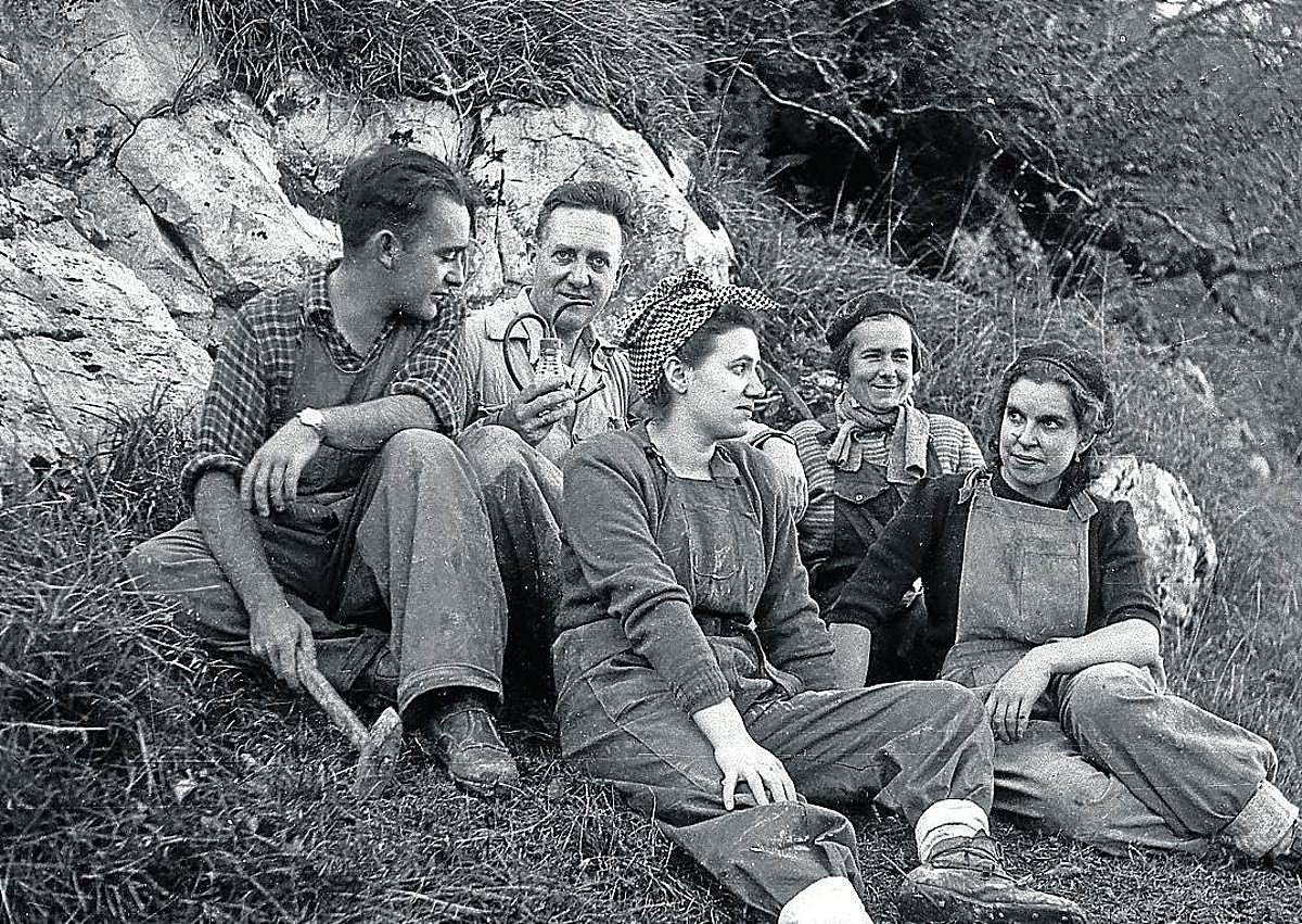 Imagen secundaria 1 - Arqueólogas pioneras en Gipuzkoa