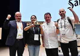 María del Carmen Bedia celebra emocionada este martes el galardón conquistado en el Kursaal