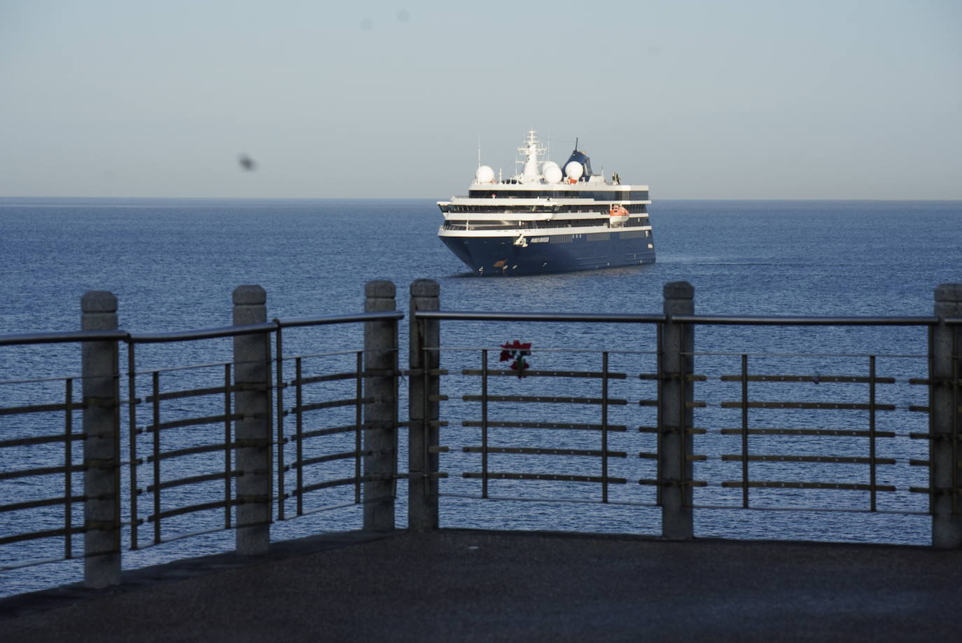 Un crucero en la bahía donostiarra