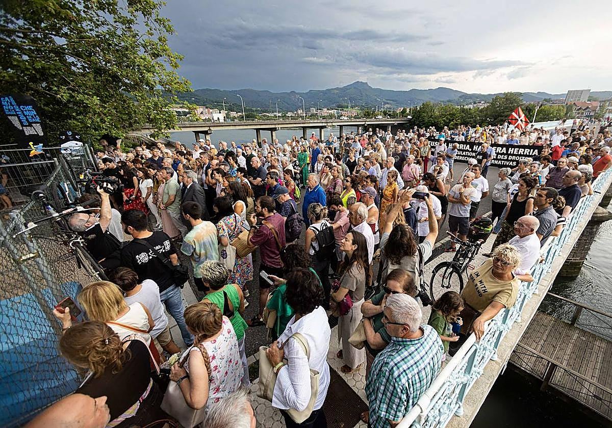 Protesta por la reapertura del puente.