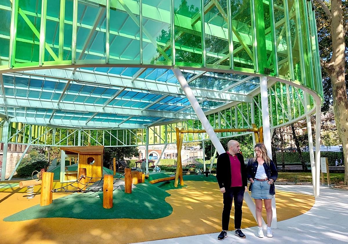 El parque infantil de Barrena está pensado para niños de hasta seis años.