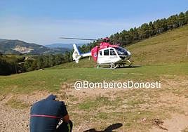 Uno de los bomberos que ha participado en el rescate del ciclista herido en Onddi.
