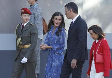 Abucheos y gritos de 'que te vote Txapote' contra Sánchez en el desfile del 12-O