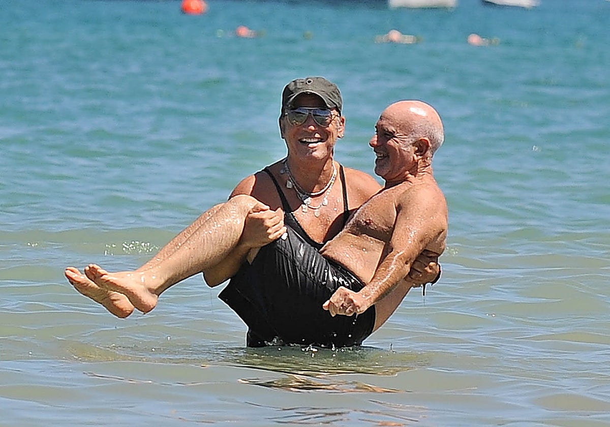 Springsteen en Ondarreta con su teclista Roy Bittan, en 2009, una de las grandes imágenes de la conexión del músico con la ciudad.