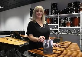 Iñarga posa en el aula de percusión del Centro Superior de Música del País Vasco.