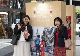 Foto: Tamao y Kimio ya aprendren euskera para viajar al País Vasco. Vídeo: Inauguración de la Basque Week de Tokio.