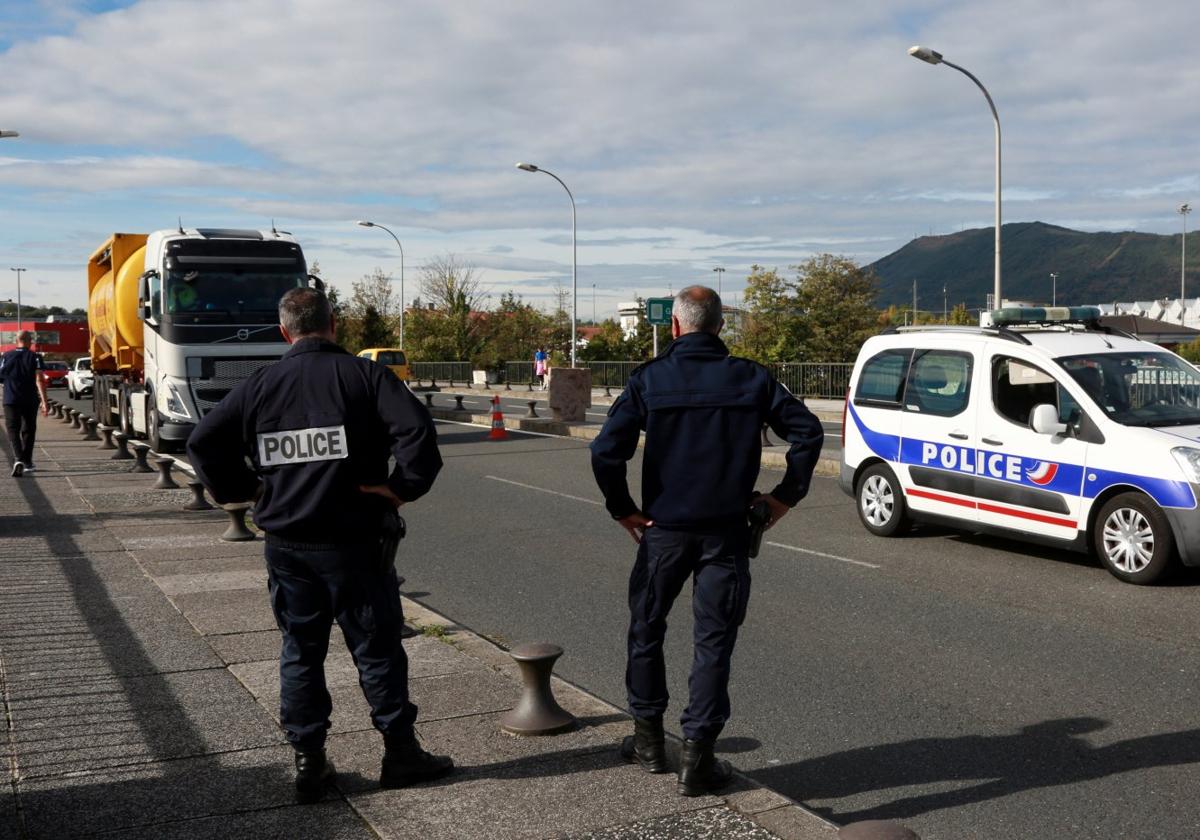 Francia retoma los controles en la frontera al elevar la alerta terrorista