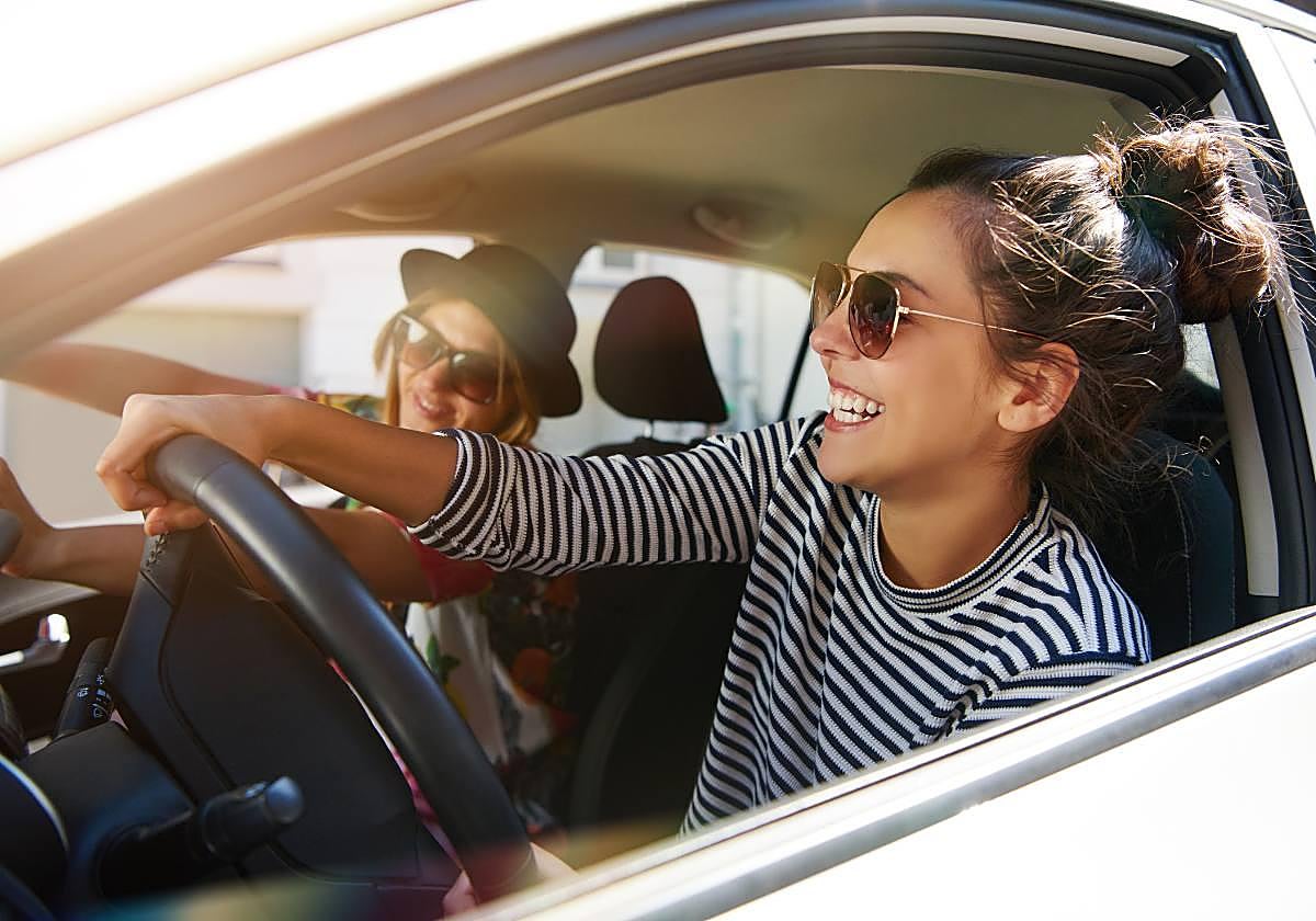Los pasajeros de un vehículo también pueden ser multados por la DGT