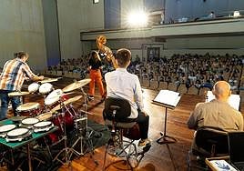 El auditorio de la sede de Euskadiko Orkestra en Miramon acogió ayer a los primeros escolaresque asistieron a Musika Gela.