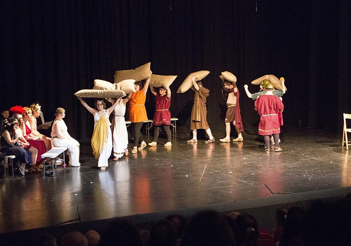 Un espectáculo ofrecido por el grupo Ezezagunok anteriormente en el Centro Amaia de Irun.