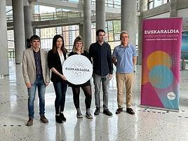 Euskaraldiko koordinazio mahaiko kideak, ostegun honetan, Bilboko Euskalduna Jauregian.