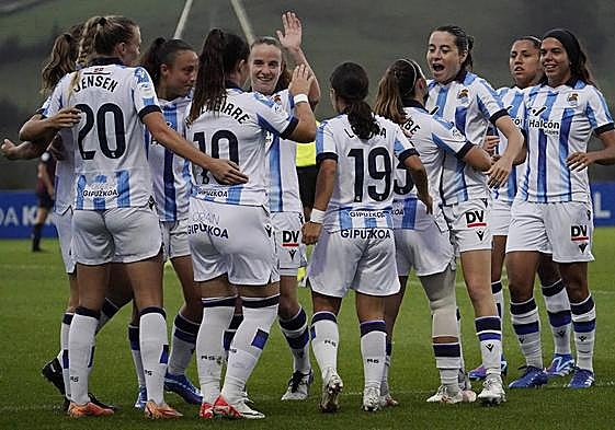 Las jugadoras de la Real celebran un gol ante el Eibar la pasada jornada.