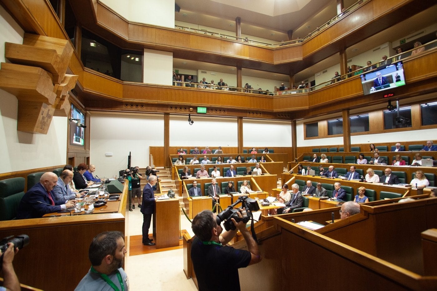 Diecisiete leyes del Gobierno Vasco, en riesgo de atascarse