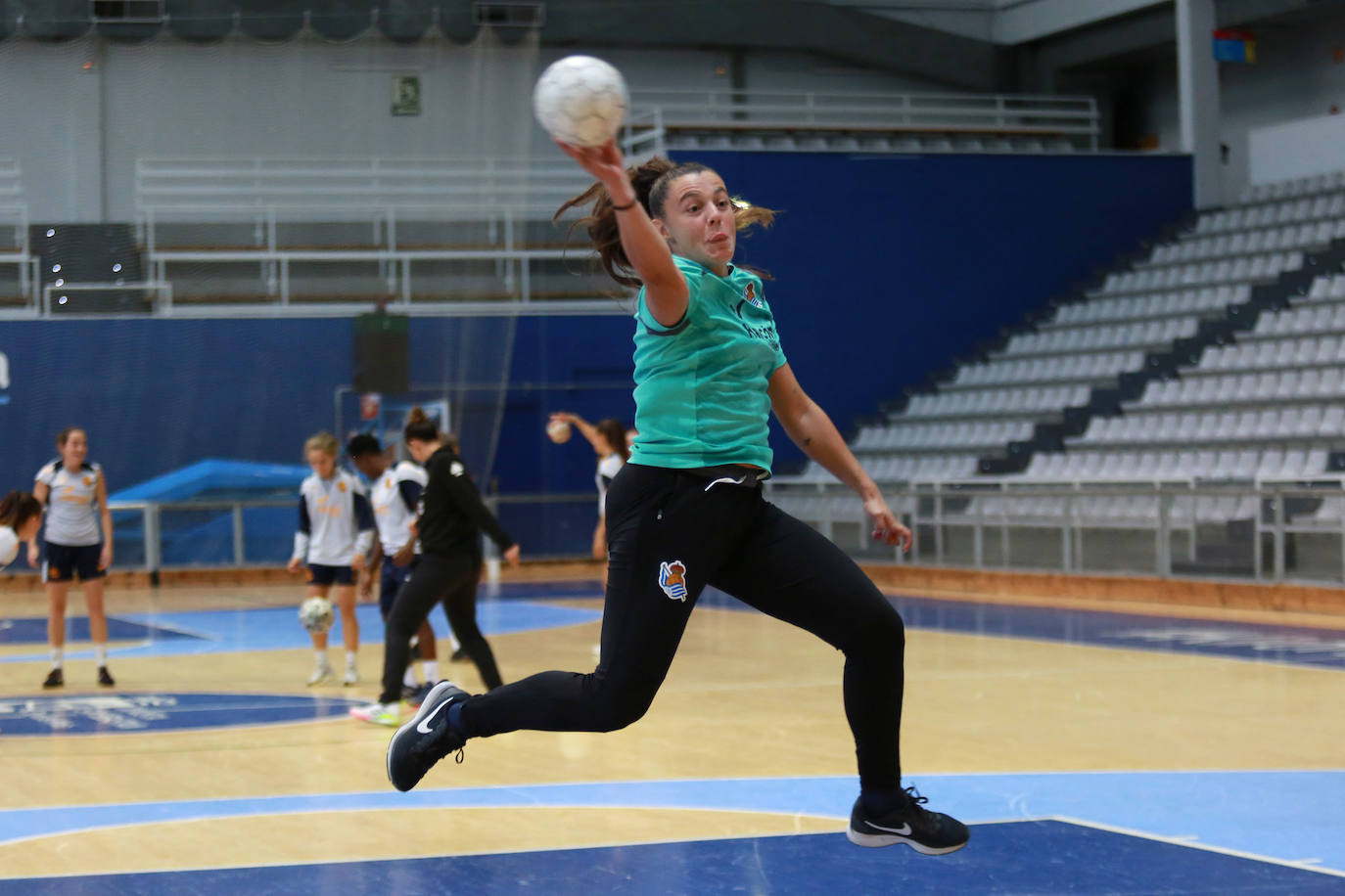Bera Bera y Real Sociedad se citan sobre el parqué