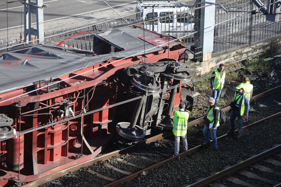 Un tren de mercancías descarrila en Pasaia