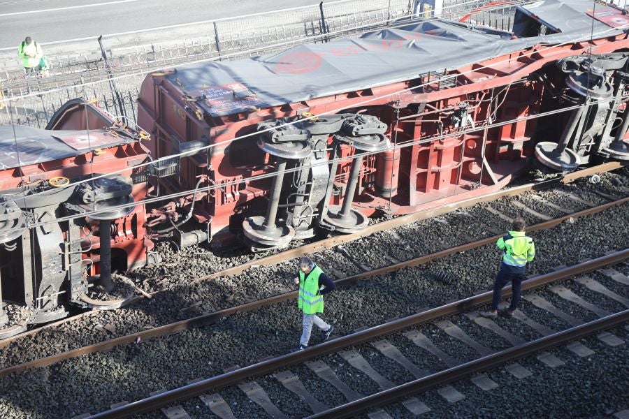 Un tren de mercancías descarrila en Pasaia