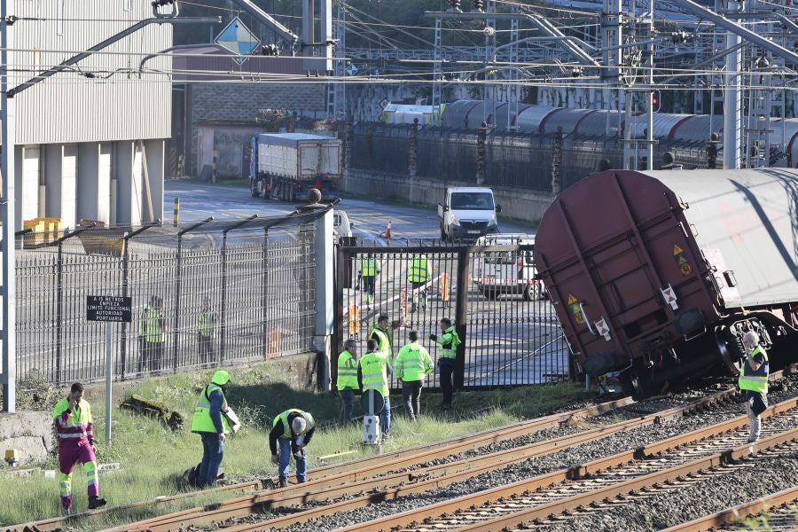 Un tren de mercancías descarrila en Pasaia