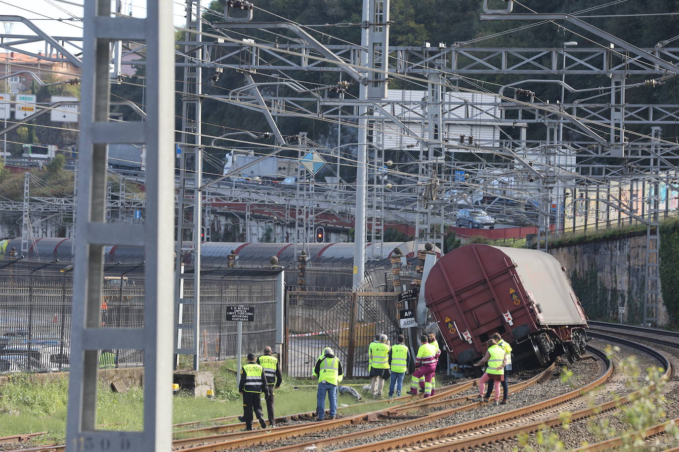 Un tren de mercancías descarrila en Pasaia