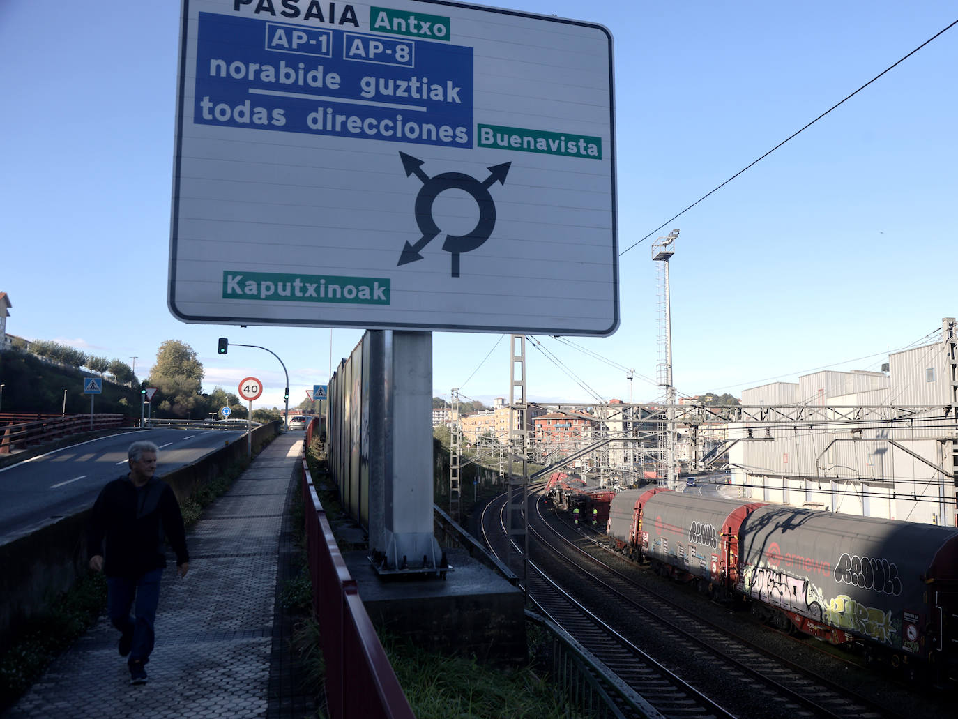 Un tren de mercancías descarrila en Pasaia