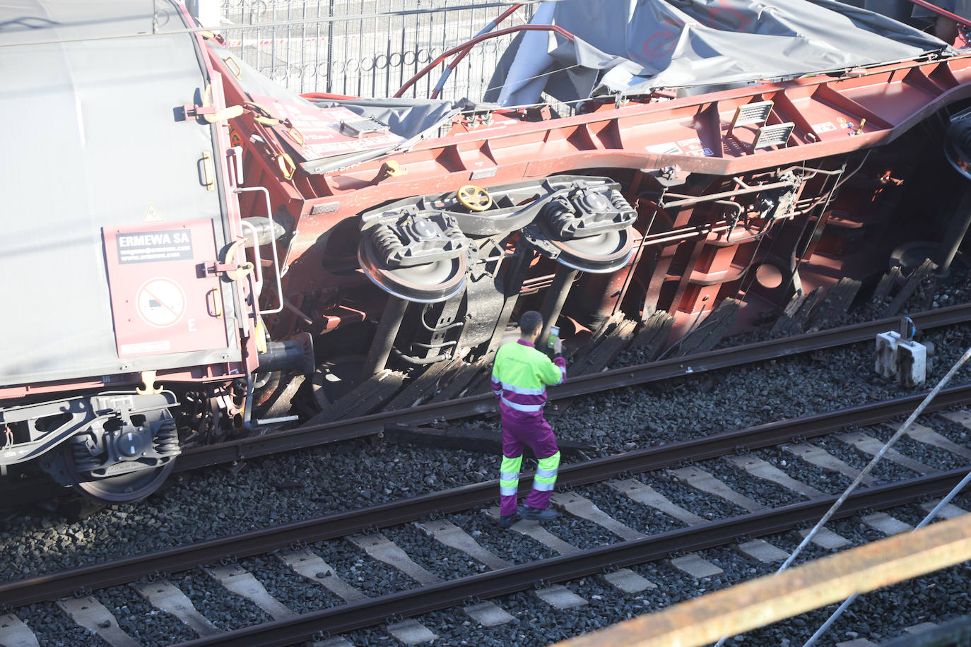 Un tren de mercancías descarrila en Pasaia