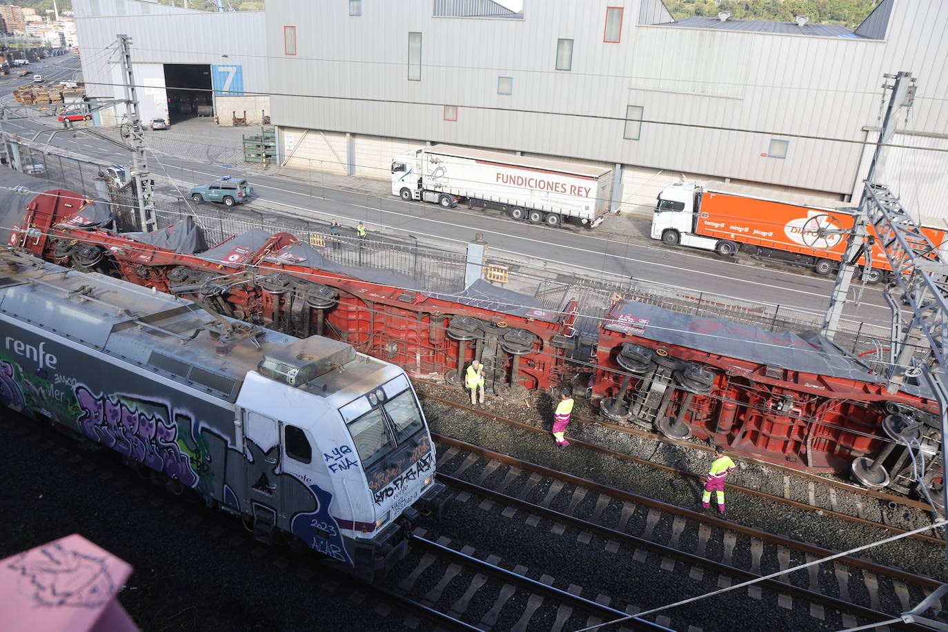 Un tren de mercancías descarrila en Pasaia