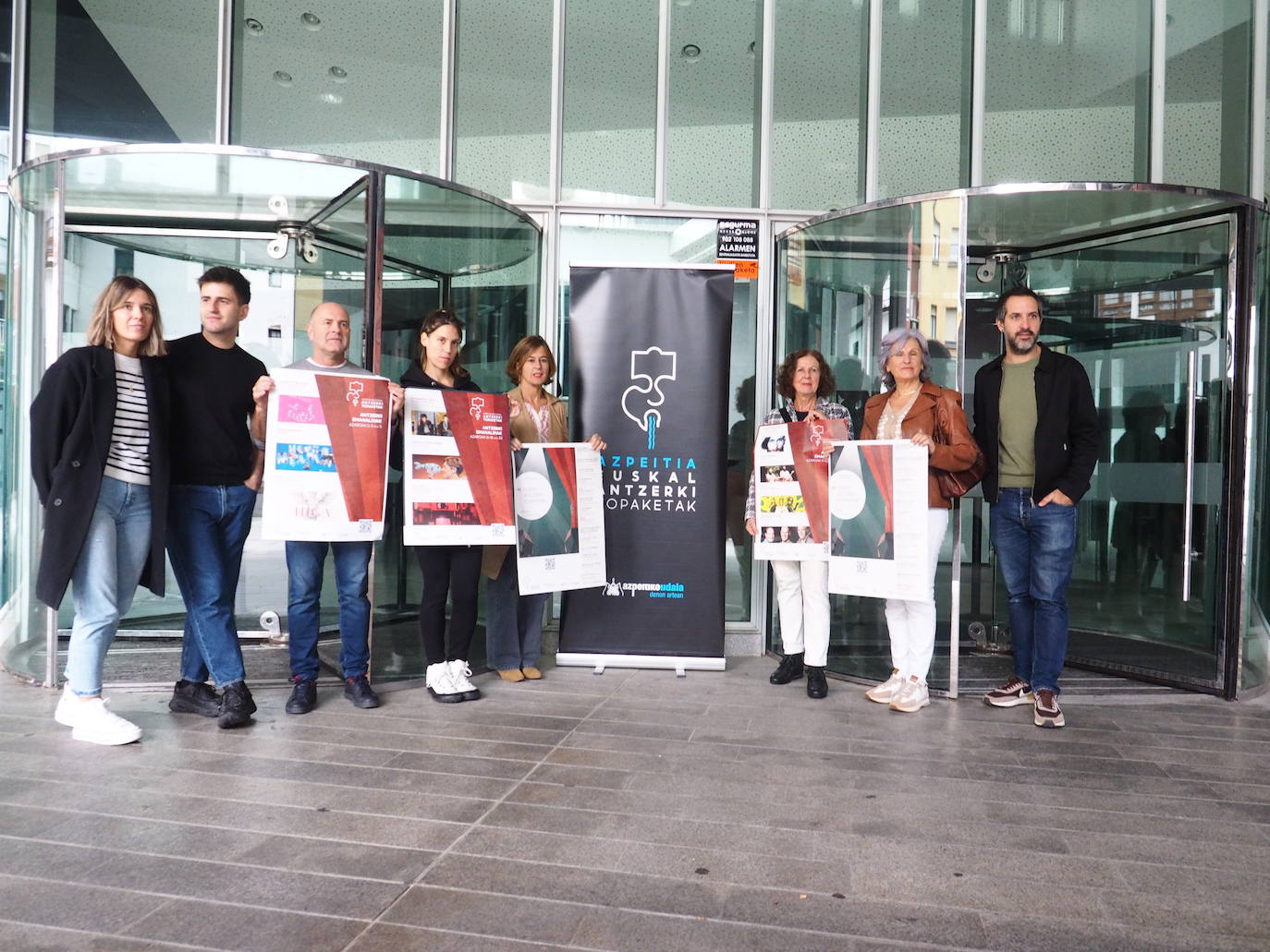 Antzerki Topaketen antolatzaile, sustatzaile eta parte-hartzaileak.