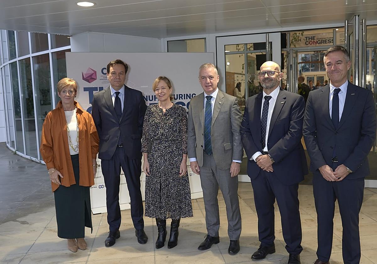 Tapia, Blanco, Mendoza, Urkullu, Pérez y Ortueta, ayer en el congreso de fabricación Avanzada, en Donostia.